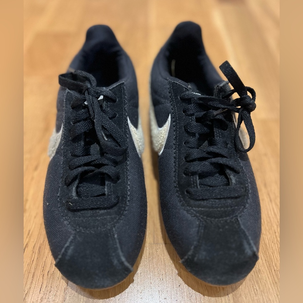 Nike Black and White Women's Sneakers